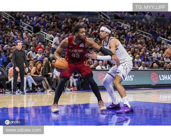 米切尔42分领骑士胜魔术哈登班凯罗各显神通